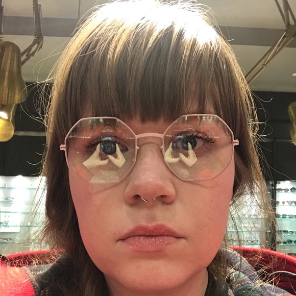 Meet your Posher, Julie - Picture 1 of 1